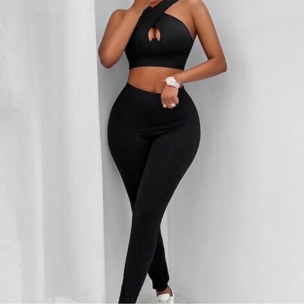 M Black Yoga Athleisure Workout Set Criss Cross Crop Top Leggings Pants MEDIUM